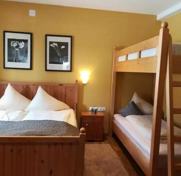 هتل Haus Montana