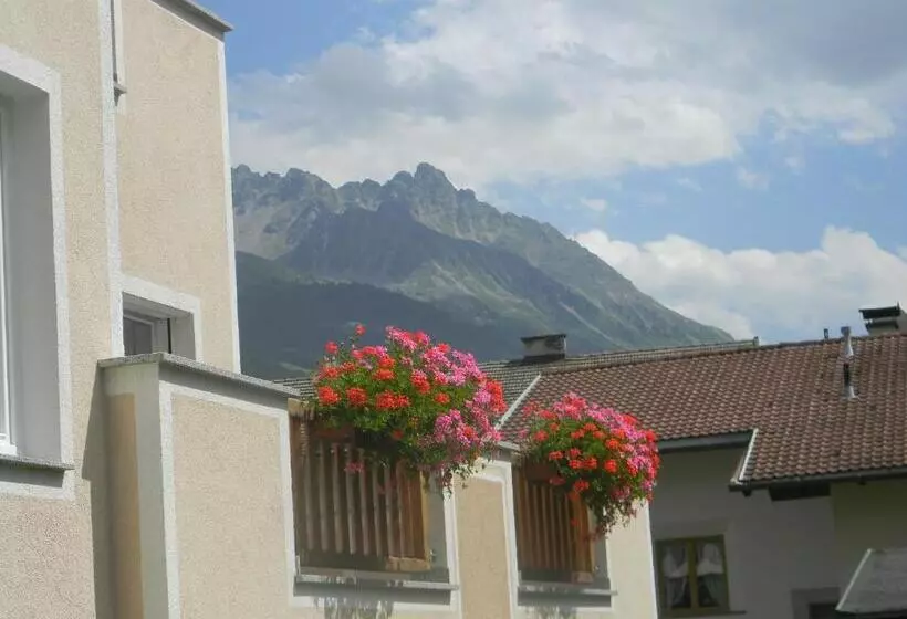 هتل Haus Zentner