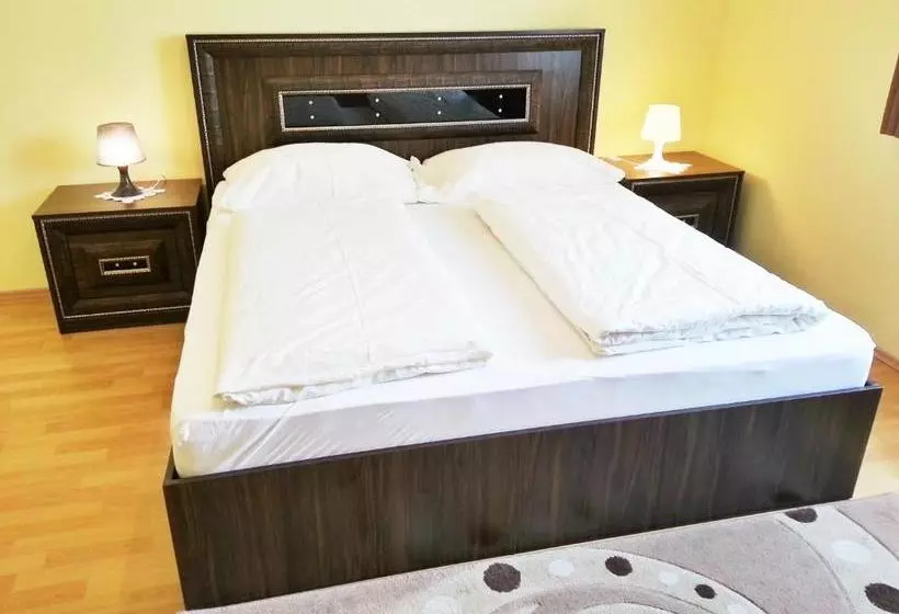 Hotelli Pension Weisses Lamm