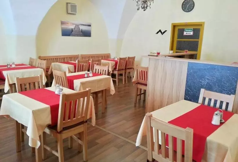 Hotelli Pension Weisses Lamm