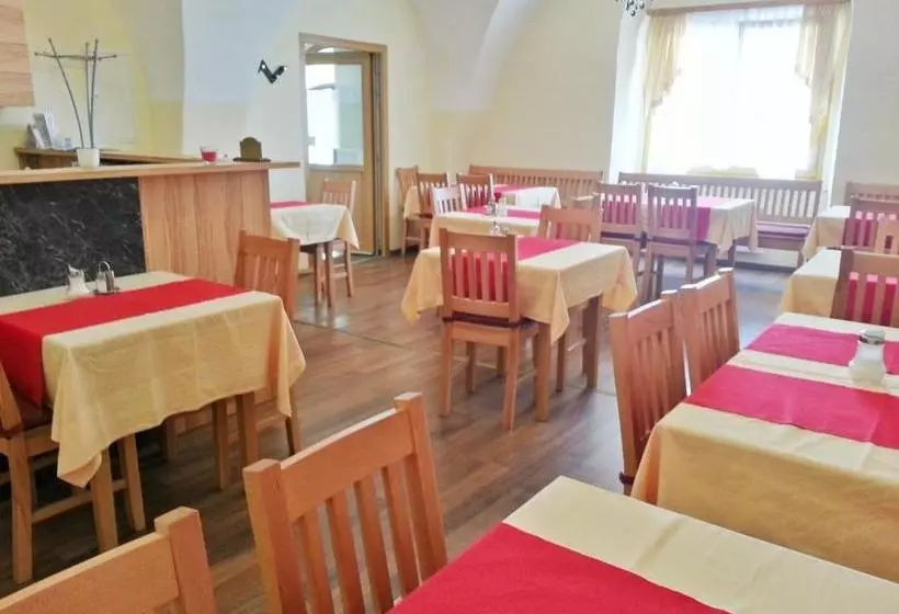 Hotelli Pension Weisses Lamm
