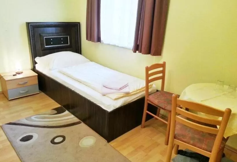 Hotelli Pension Weisses Lamm
