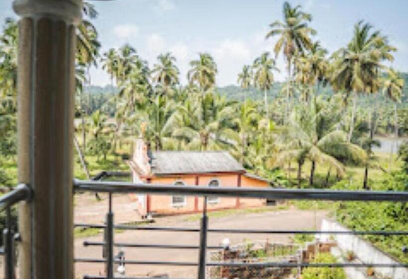 Hotelli Dhanashree Riverview  Goa