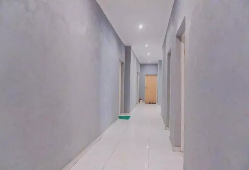 هتل Adams Lodges Ltd