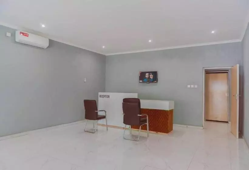 هتل Adams Lodges Ltd