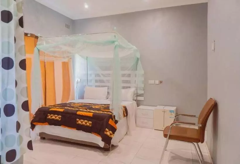 هتل Adams Lodges Ltd