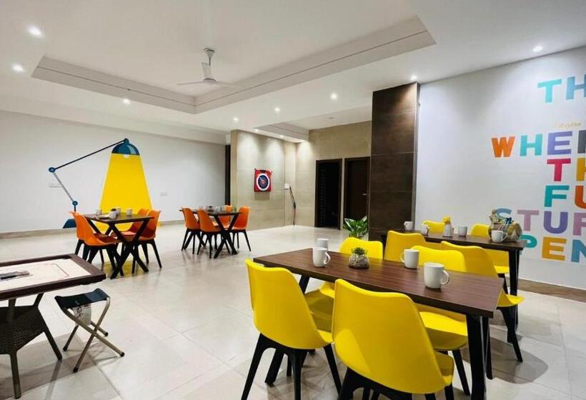 Hotel Bluo Studio4 Dlf Cybercity   Balcony, Gym Tt, Lift