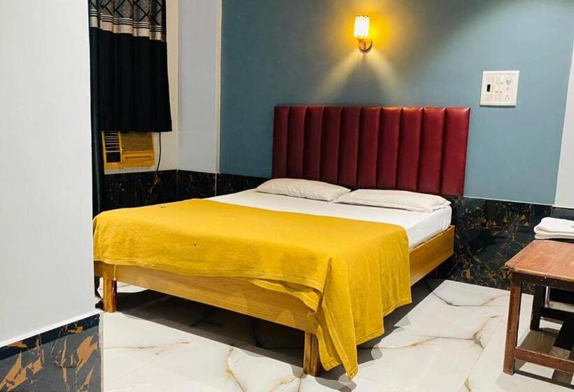 Hotel Shunty Lodging & Boarding