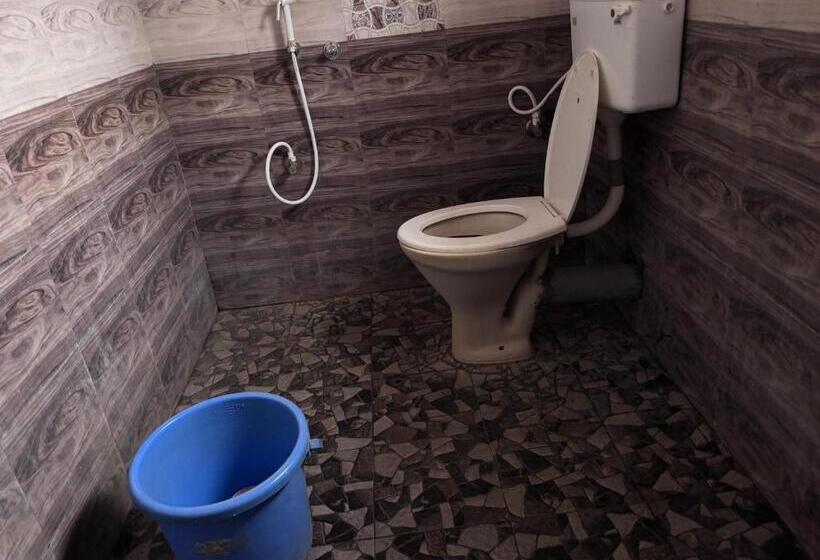 Отель Staymaker Deepak