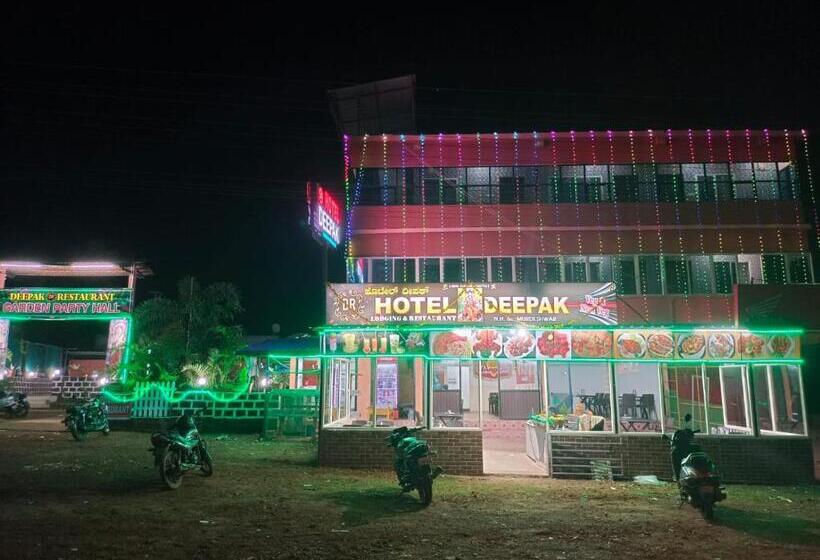 Отель Staymaker Deepak