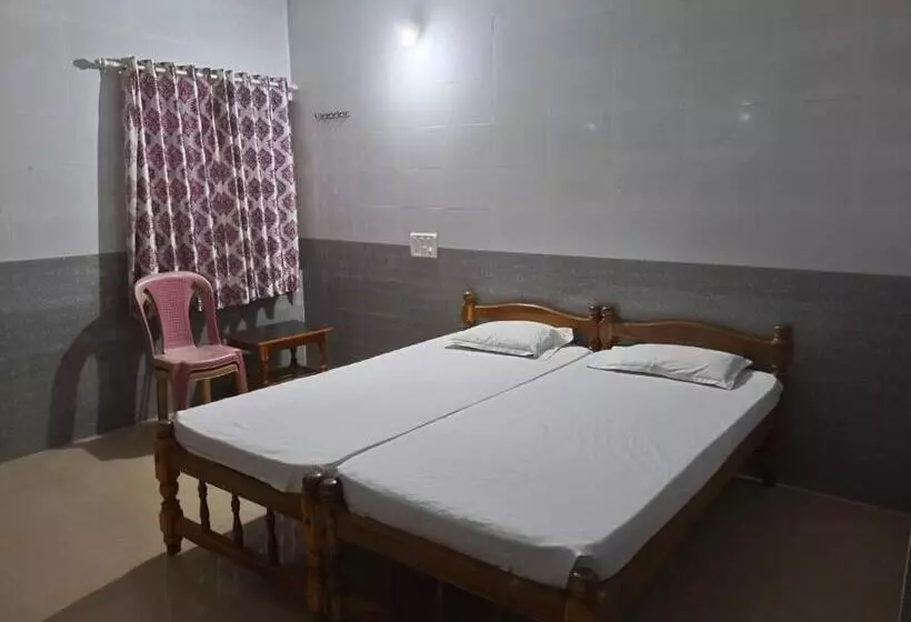 Hotel Staymaker Deepak