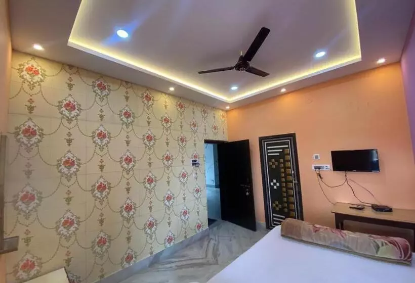 ホテル Subhankar Guest House