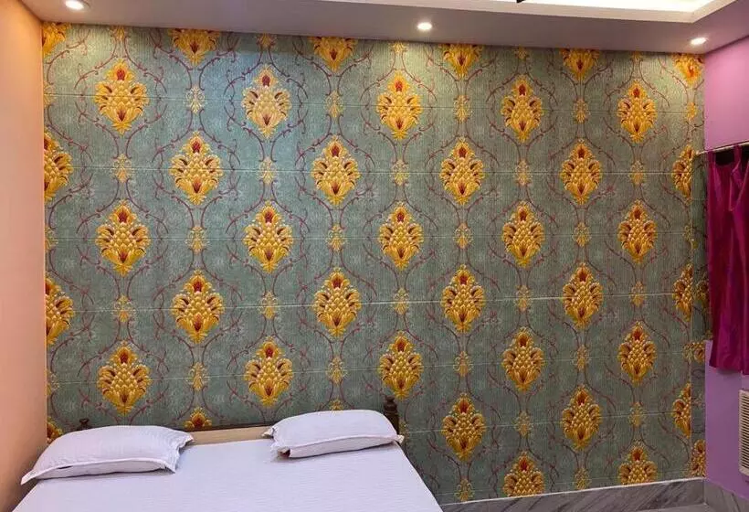 ホテル Subhankar Guest House