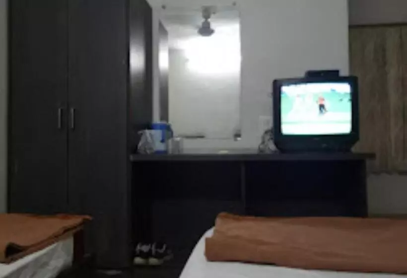 ホテル Tourist Resort Jalgaon