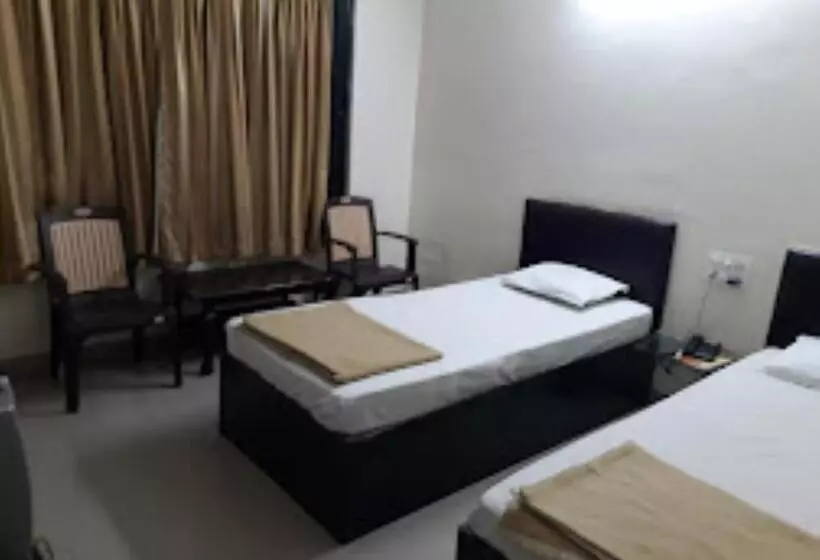 ホテル Tourist Resort Jalgaon