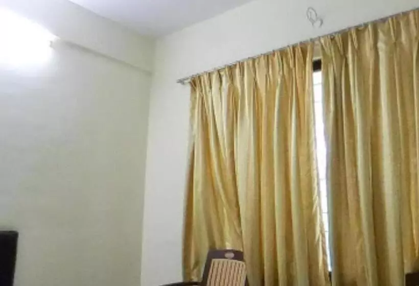 ホテル Tourist Resort Jalgaon