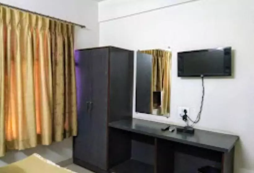 ホテル Tourist Resort Jalgaon