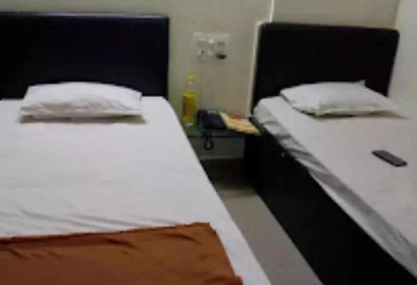 ホテル Tourist Resort Jalgaon