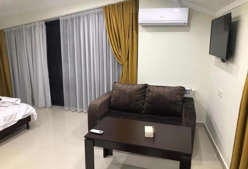 پانسیون Home Town