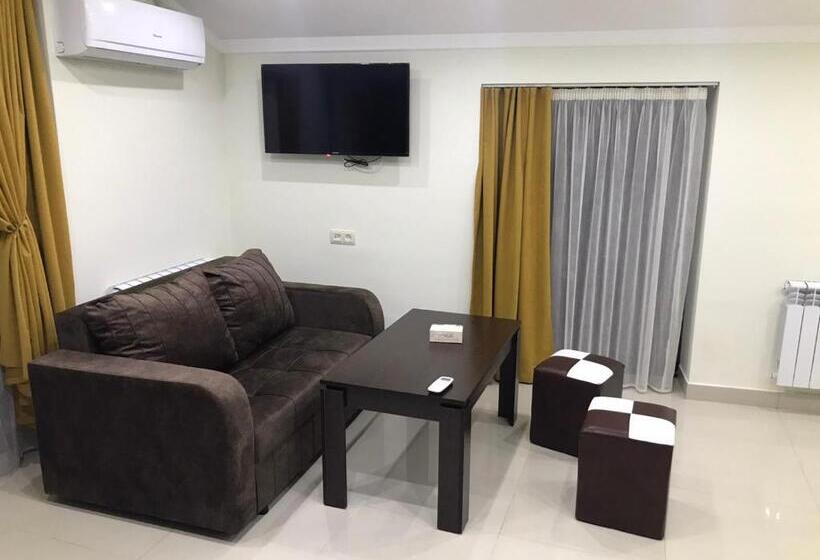 پانسیون Home Town