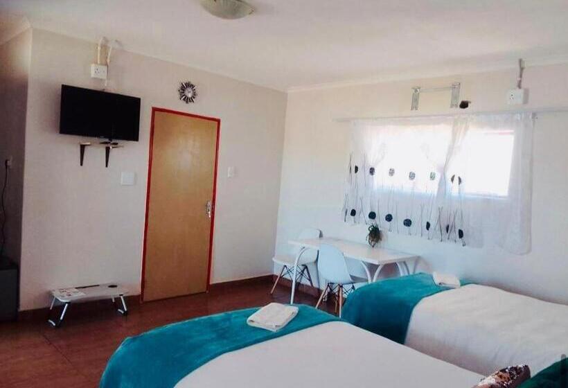 פנסיון Nyamish Lounge & Guest House