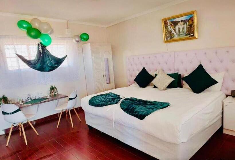 פנסיון Nyamish Lounge & Guest House