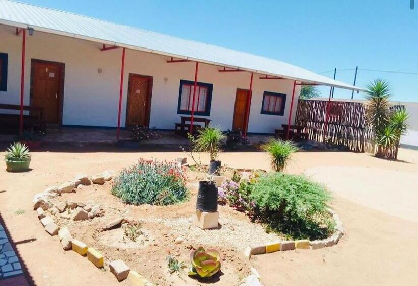 פנסיון Nyamish Lounge & Guest House