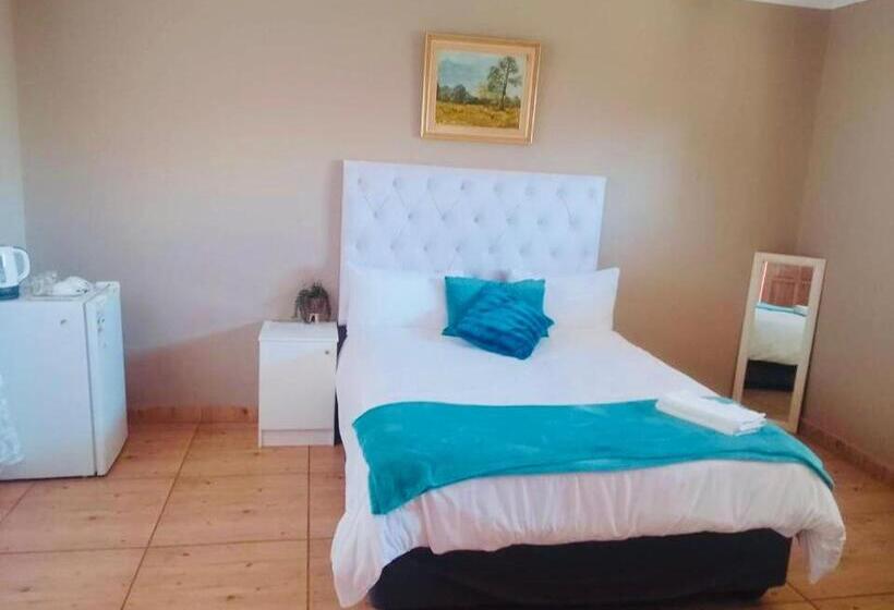 פנסיון Nyamish Lounge & Guest House