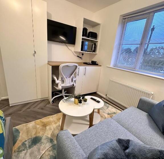 펜션 R1   En Suite Private Room In Birmingham House   Quinton