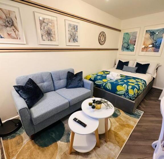 펜션 R1   En Suite Private Room In Birmingham House   Quinton