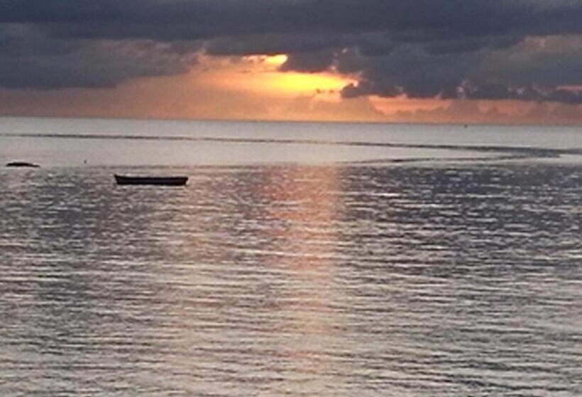 تختخواب و صبحانه Le Petit Paradis