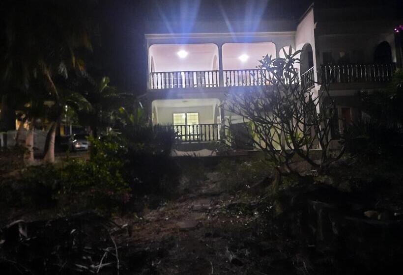 تختخواب و صبحانه Le Petit Paradis