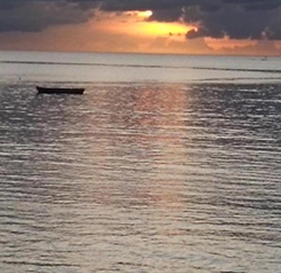 تختخواب و صبحانه Le Petit Paradis