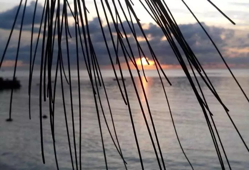 تختخواب و صبحانه Le Petit Paradis
