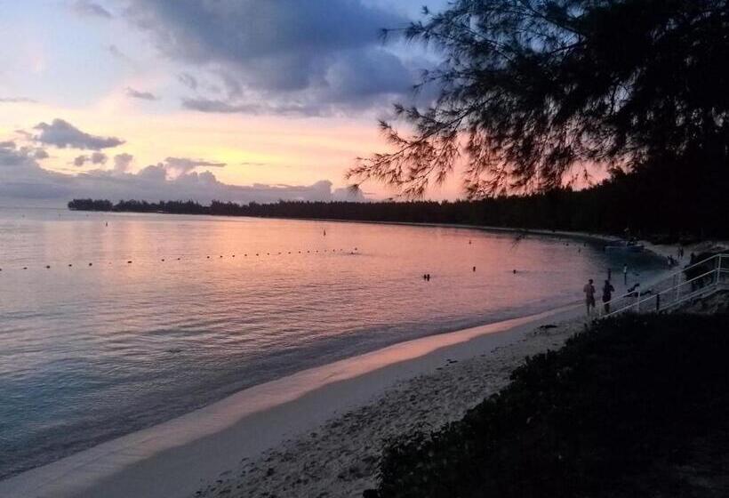 تختخواب و صبحانه Le Petit Paradis