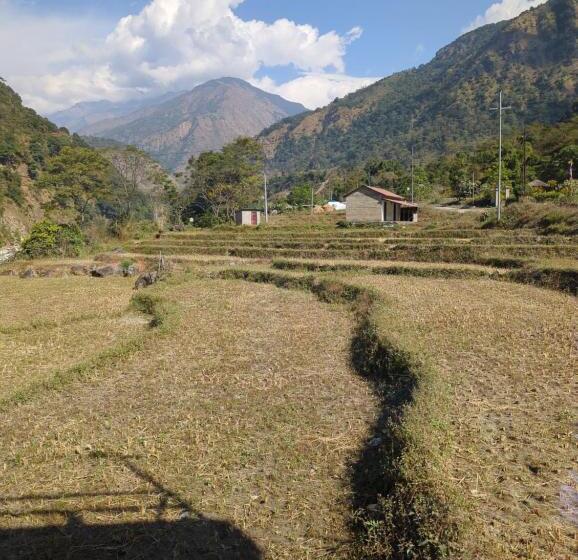 تختخواب و صبحانه Roshani Guest House And Restaurant Ngadi Bazar