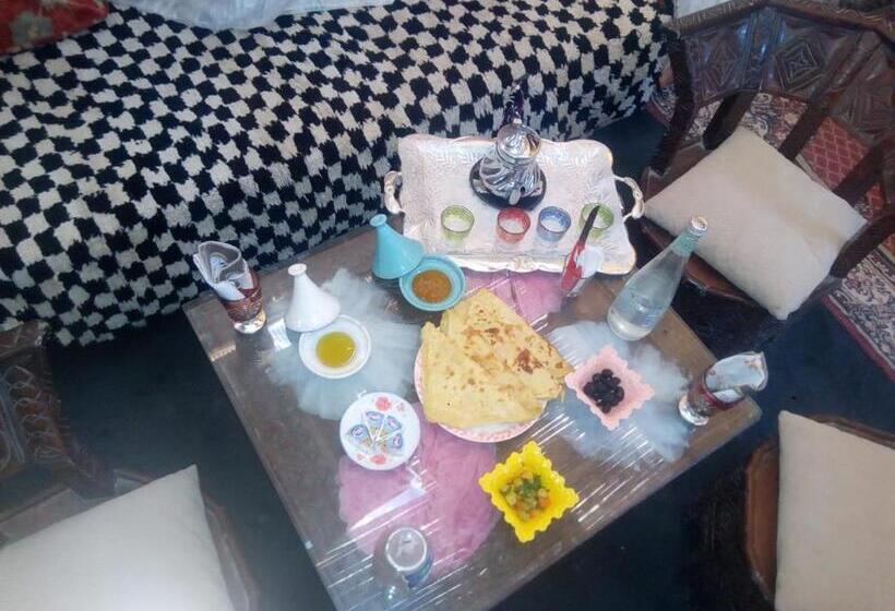 هتل Café Autor Dan Et Eger Nouvelle Restaurant