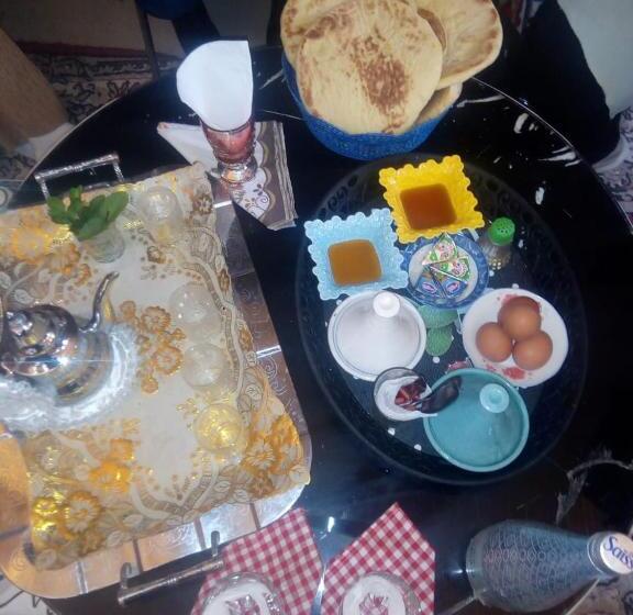 هتل Café Autor Dan Et Eger Nouvelle Restaurant