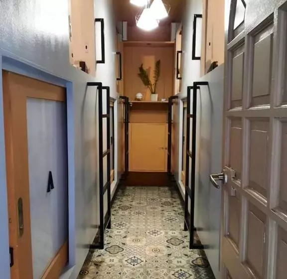Kapselihotelli Transient Washington Capsule Air Bnb