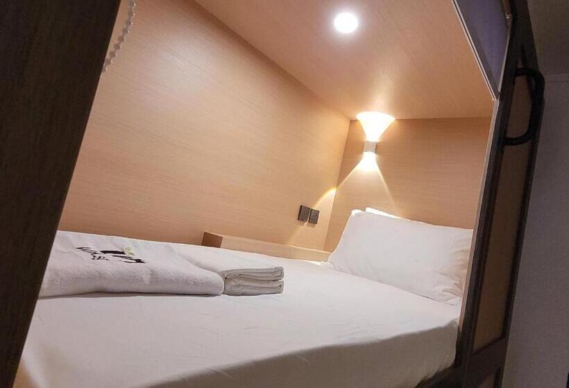 هتل کپسول Wink At Perak Road