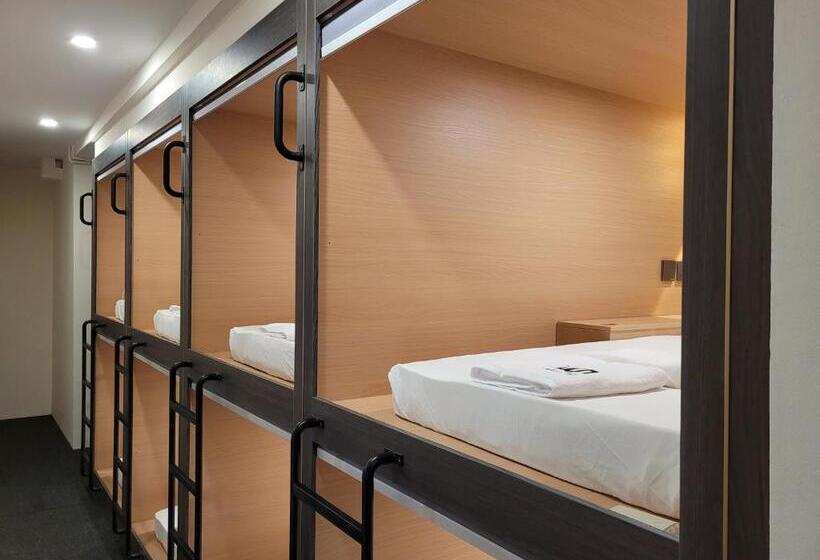 هتل کپسول Wink At Perak Road