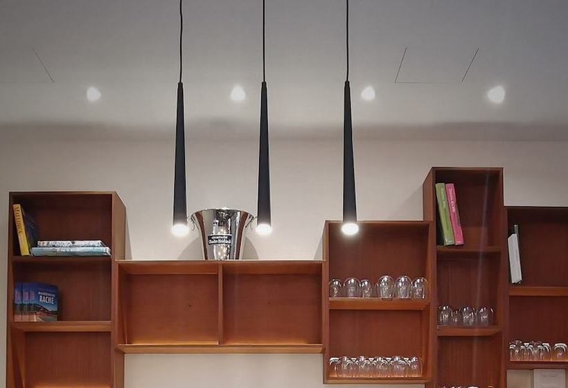 호텔 Moonten Boutique Stay