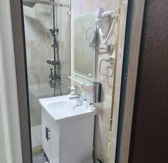 ペンション Muhayyo Guest House