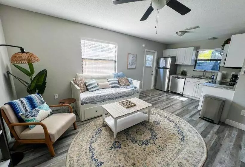 ペンション The Cottage