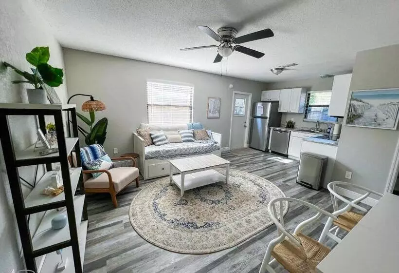 ペンション The Cottage