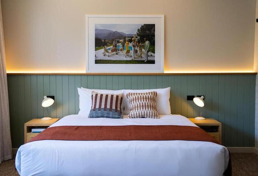 The Clovercrest Hotel Motel