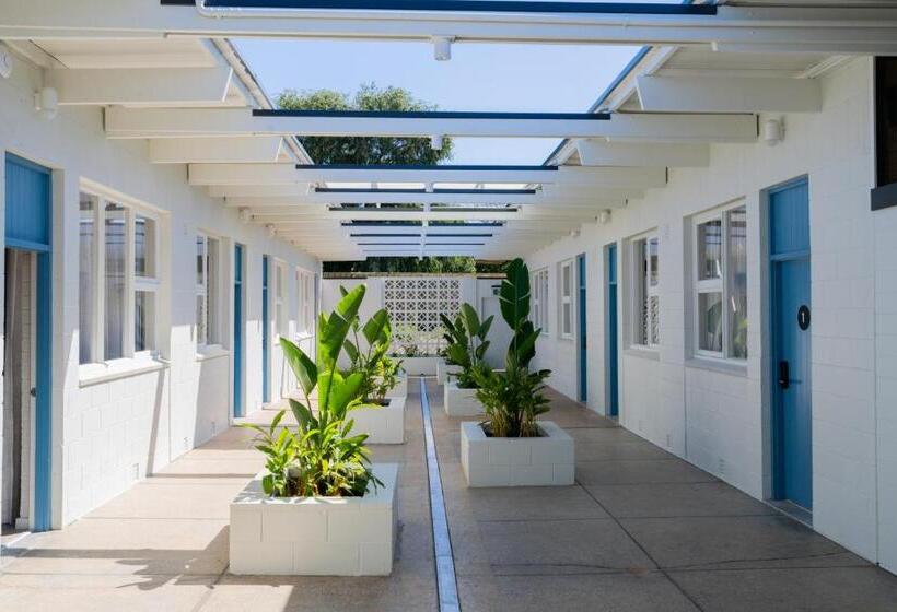 The Clovercrest Hotel Motel