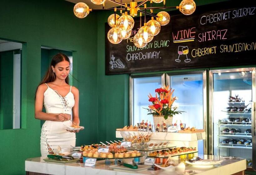 普吉岛 安达曼海滩海景度假酒店 Phuket Andaman Beach Seaview