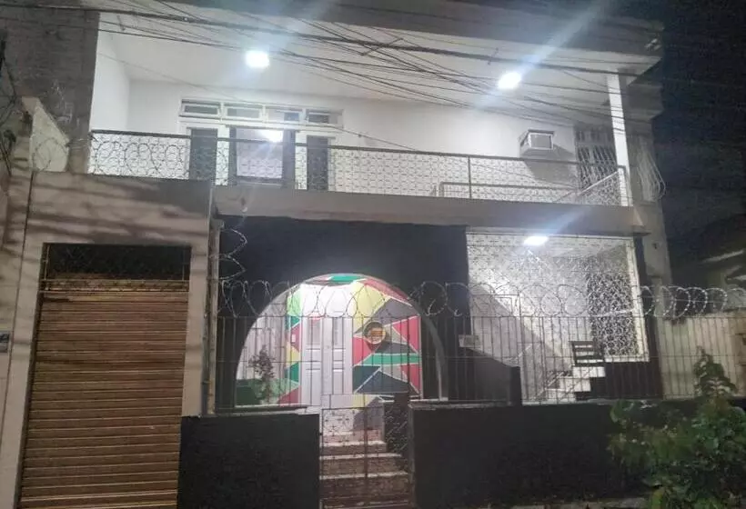 Hostel Leonardo