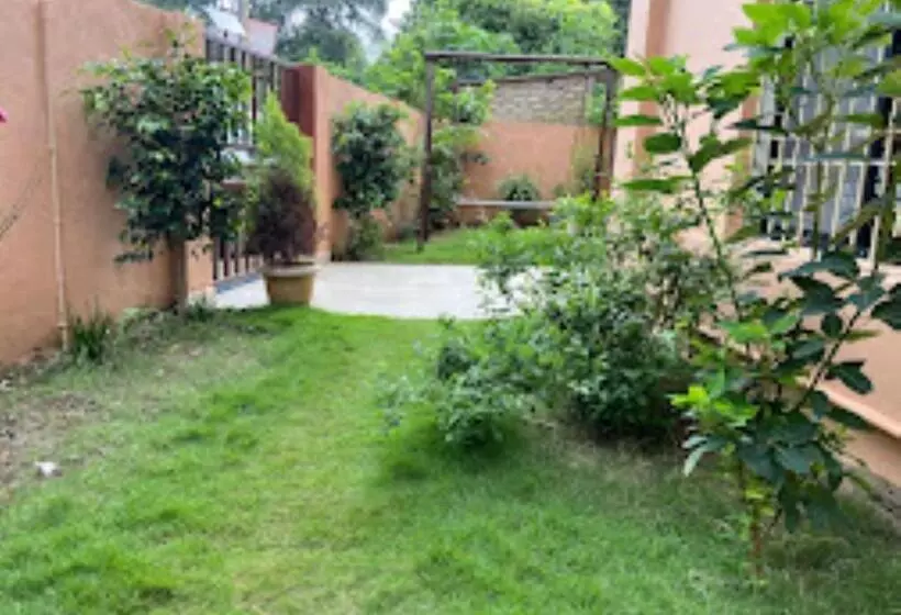 ホテル Erisha Tadoba Chandrapur